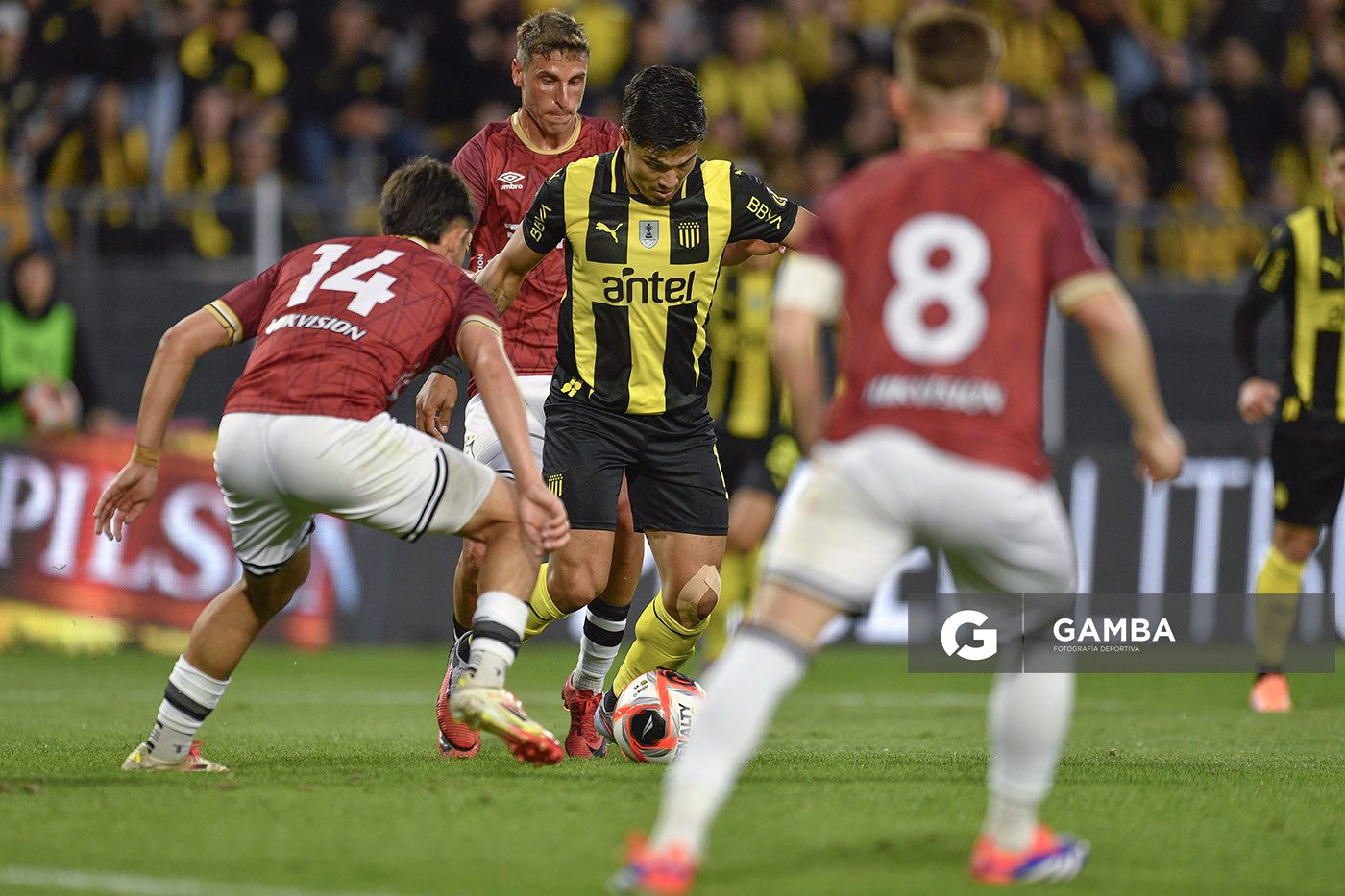 Matías Arezo, de Peñarol, Torneo Clausura. Estadio Campeón del Siglo.