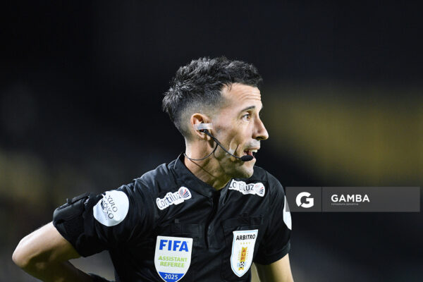 Andrés Nievas, primer árbitro asistente, Torneo Clausura. Estadio Campeón del Siglo.