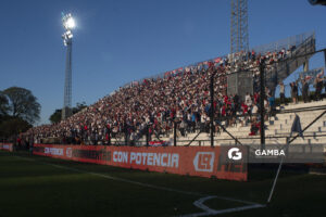 Tribuna Obdulio Varela. Torneo Clausura. Estadio Parque Alfredo V. Viera.