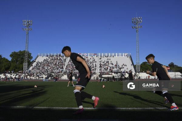 Tribuna Obdulio Varela. Torneo Clausura. Estadio Parque Alfredo V. Viera.