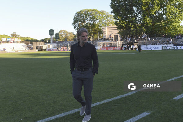 Daniel Carreño, director técnico de Wanderers, Torneo Clausura. Estadio Parque Alfredo V. Viera.