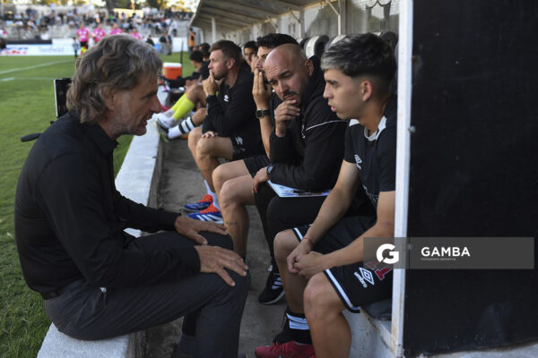 Daniel Carreño, director técnico de Wanderers, Torneo Clausura. Estadio Parque Alfredo V. Viera.