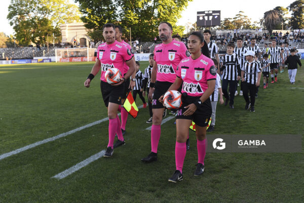 Gustavo Tejera, árbitro central, Torneo Clausura. Estadio Parque Alfredo V. Viera.