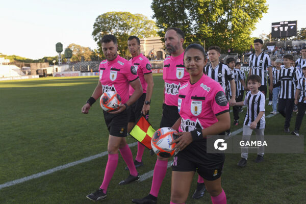 Gustavo Tejera, árbitro central, Torneo Clausura. Estadio Parque Alfredo V. Viera.