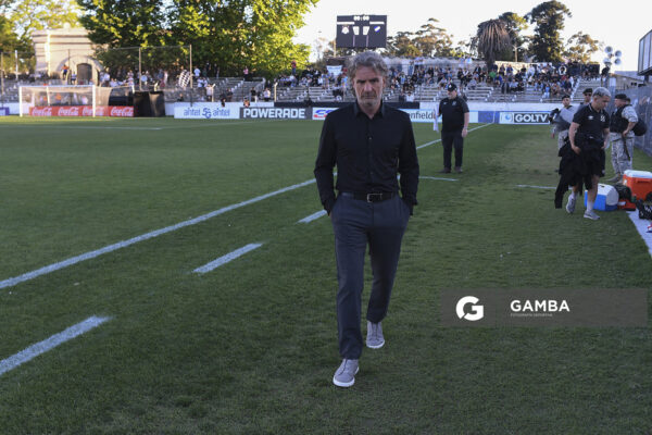 Daniel Carreño, director técnico de Wanderers, Torneo Clausura. Estadio Parque Alfredo V. Viera.