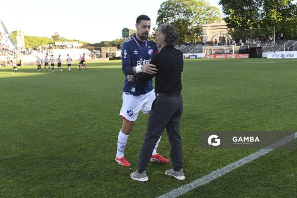 Sebastián Coates, de Nacional. Torneo Clausura. Estadio Parque Alfredo V. Viera.