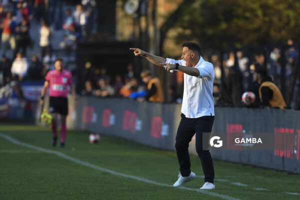 Pablo Peirano, director técnico de Nacional, Torneo Clausura. Estadio Parque Alfredo V. Viera.