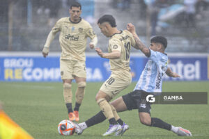 Leonardo Fernández, de Peñarol, Torneo Clausura. Estadio Luis Tróccoli.