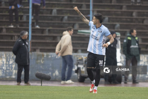 Ignacio Neira, de Cerro, Torneo Clausura. Estadio Luis Tróccoli.