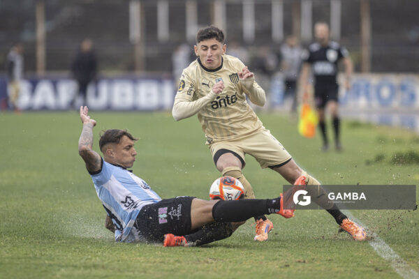 Mathías Suárez, de Cerro, Torneo Clausura. Estadio Luis Tróccoli.