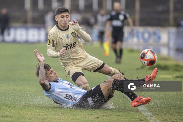 Mathías Suárez, de Cerro, Torneo Clausura. Estadio Luis Tróccoli.