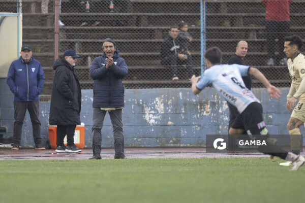 Tabaré Silva, director técnico de Cerro, Torneo Clausura. Estadio Luis Tróccoli.