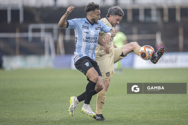 Sebastián Camacho, de Cerro, Torneo Clausura. Estadio Luis Tróccoli.