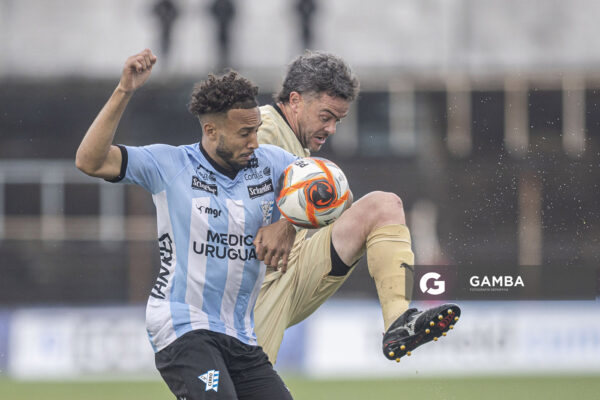 Sebastián Camacho, de Cerro, Torneo Clausura. Estadio Luis Tróccoli.