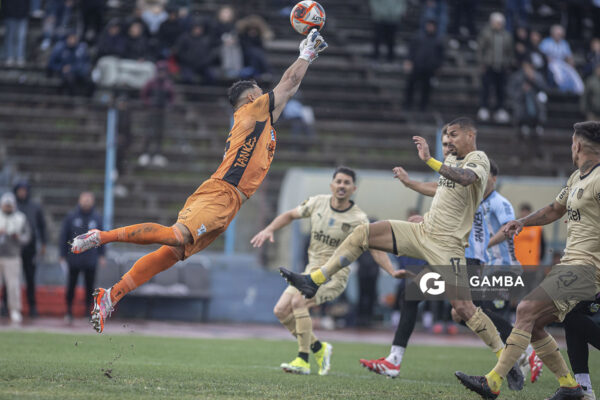 Renzo Bacchia, golero de Cerro, Torneo Clausura. Estadio Luis Tróccoli.