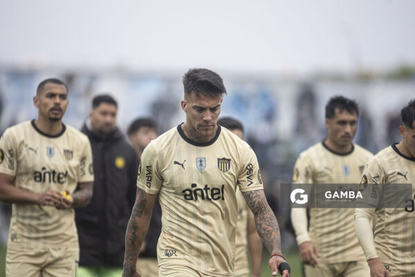 Javier Méndez, de Peñarol, Torneo Clausura. Estadio Luis Tróccoli.