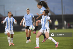 Belén Aquino, de Uruguay, Conmebol Liga de Naciones Femenina . Estadio Centenario.