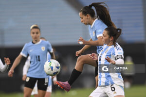 Belén Aquino, de Uruguay, Conmebol Liga de Naciones Femenina . Estadio Centenario.