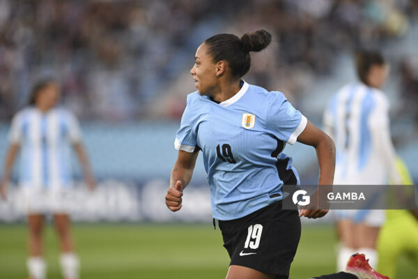 Wendy Carballo, de Uruguay, Conmebol Liga de Naciones Femenina . Estadio Centenario.