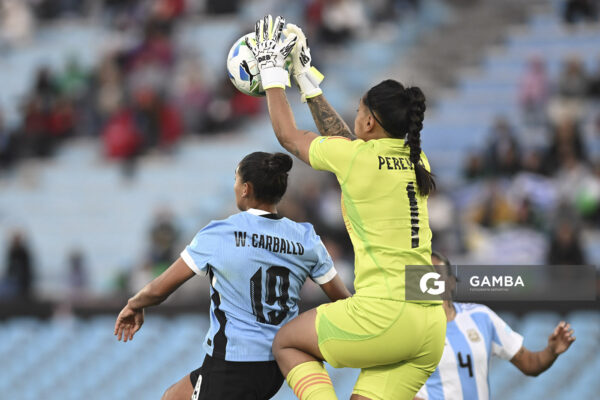 Solana Pereyra, golera de Argentina, Conmebol Liga de Naciones Femenina . Estadio Centenario.