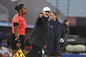 Ariel Longo, director técnico de Uruguay, Conmebol Liga de Naciones Femenina . Estadio Centenario.