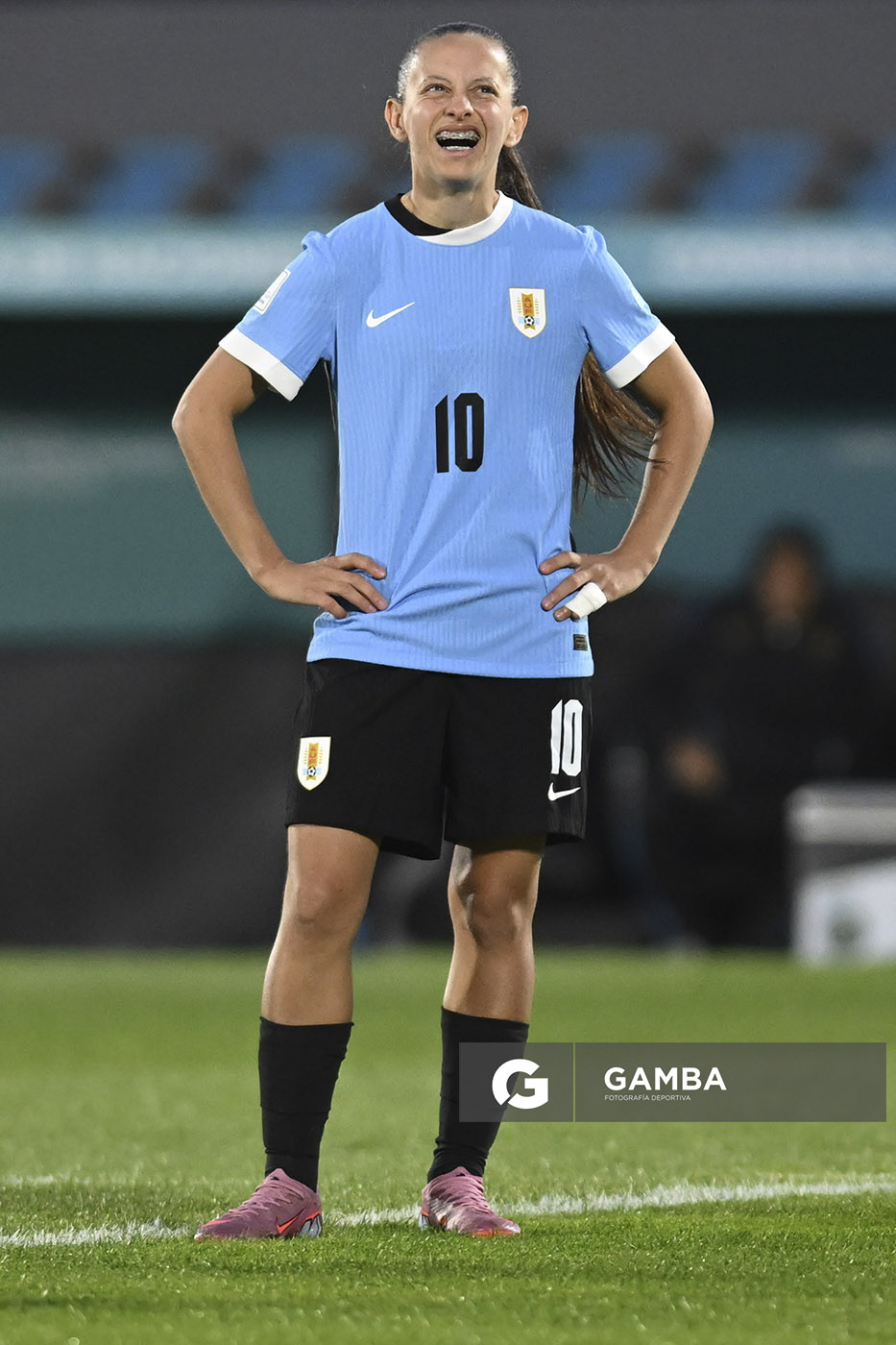 Belén Aquino, de Uruguay, Conmebol Liga de Naciones Femenina . Estadio Centenario.