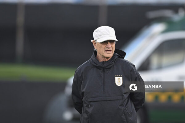 Ariel Longo, director técnico de Uruguay, Conmebol Liga de Naciones Femenina . Estadio Centenario.