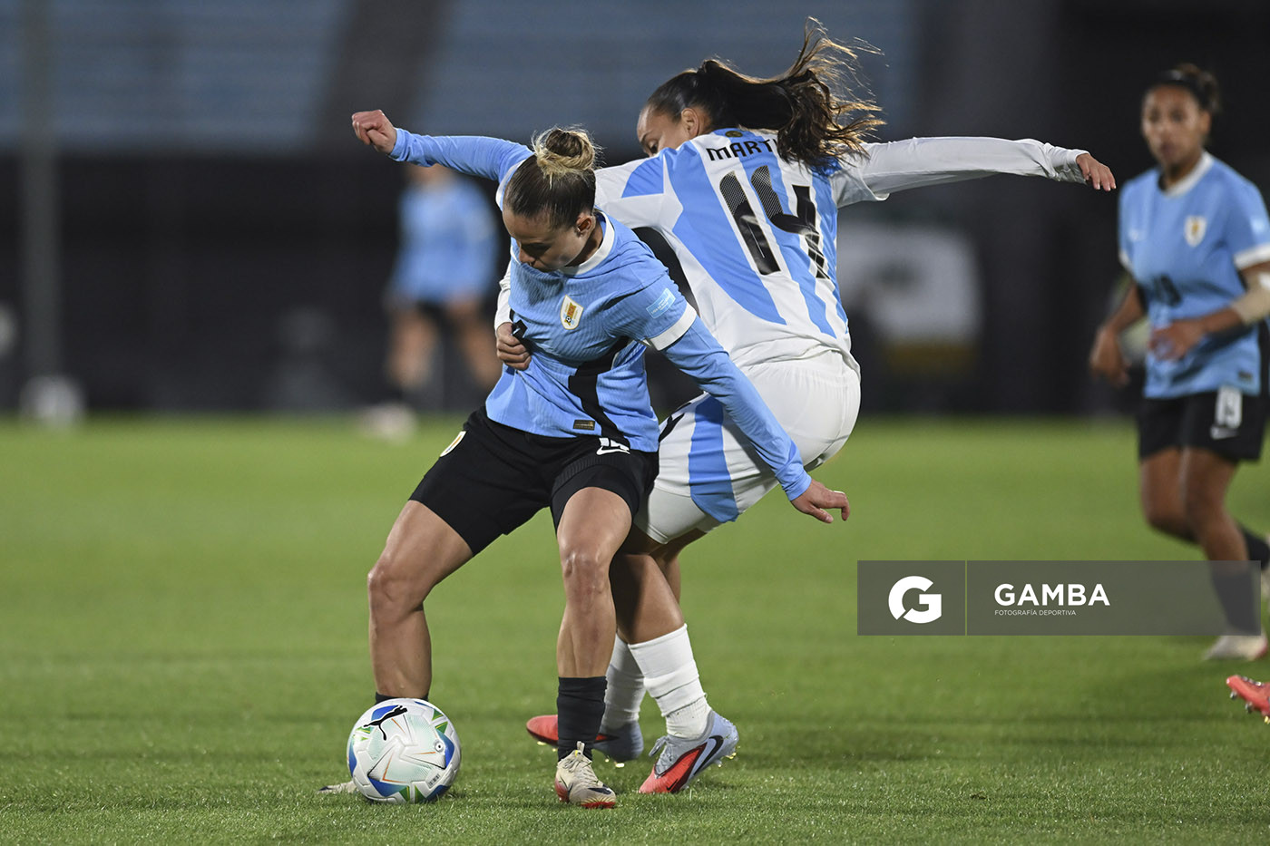 Alaides Paz, de Uruguay, Conmebol Liga de Naciones Femenina . Estadio Centenario.