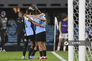 Belén Aquino, de Uruguay, Conmebol Liga de Naciones Femenina . Estadio Centenario.