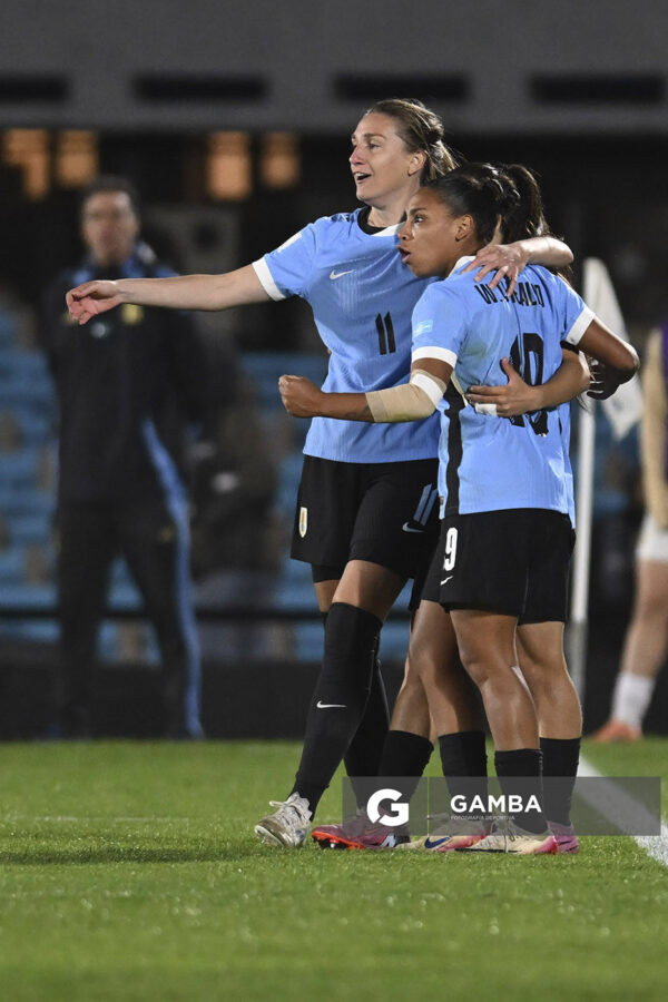 Belén Aquino, de Uruguay, Conmebol Liga de Naciones Femenina . Estadio Centenario.