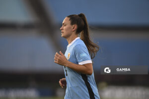 Karol Bermúdez, de Uruguay, Conmebol Liga de Naciones Femenina . Estadio Centenario.