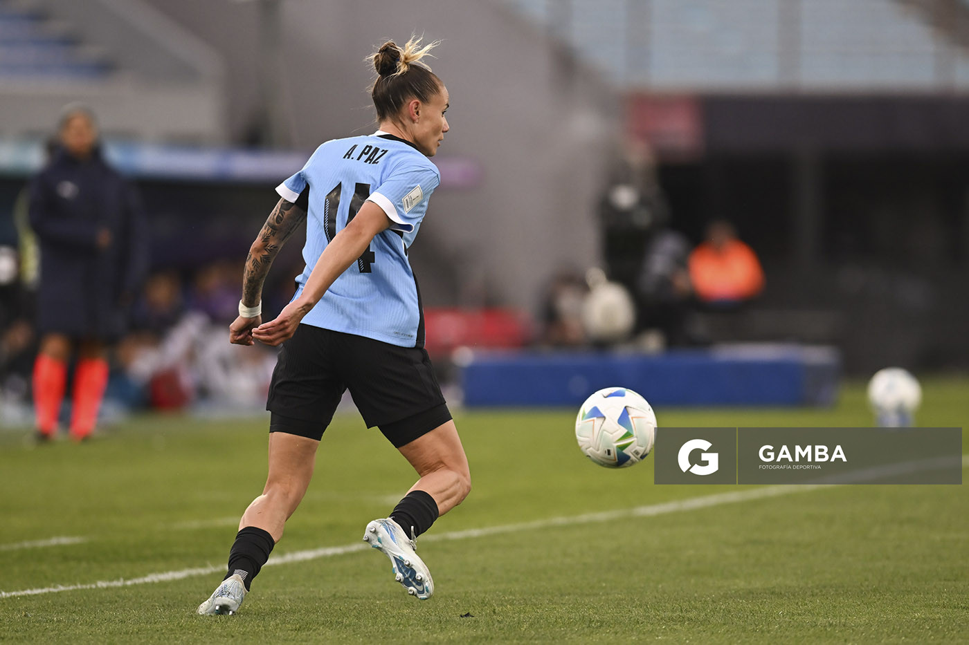 Alaides Paz, de Uruguay, Conmebol Liga de Naciones Femenina . Estadio Centenario.