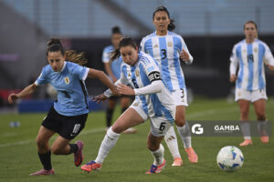 Belén Aquino, de Uruguay, Conmebol Liga de Naciones Femenina . Estadio Centenario.