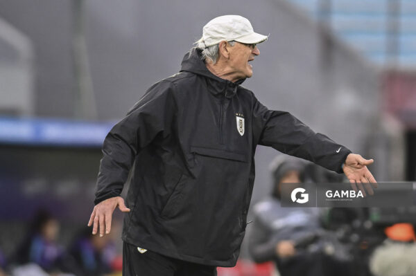 Ariel Longo, director técnico de Uruguay, Conmebol Liga de Naciones Femenina . Estadio Centenario.