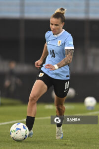 Alaides Paz, de Uruguay, Conmebol Liga de Naciones Femenina . Estadio Centenario.