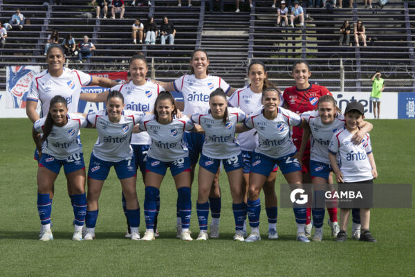 Titulares de Nacional. Campeonato Uruguayo de Fútbol Femenino. Estadio Luis Franzini.