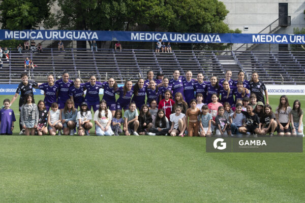 Plantel de Defensor Sporting. Campeonato Uruguayo de Fútbol Femenino. Estadio Luis Franzini.