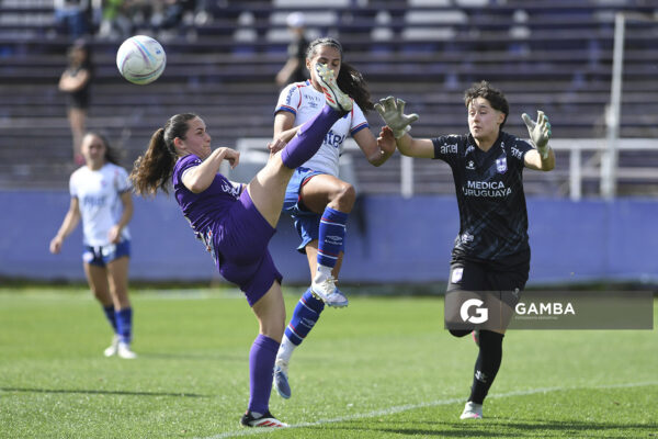 Julieta Félix, de Defensor Sporting, Campeonato Uruguayo de Fútbol Femenino. Estadio Luis Franzini.