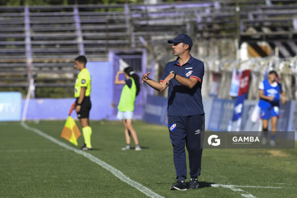 Marcel Rauss, director técnico de Nacional, Campeonato Uruguayo de Fútbol Femenino. Estadio Luis Franzini.