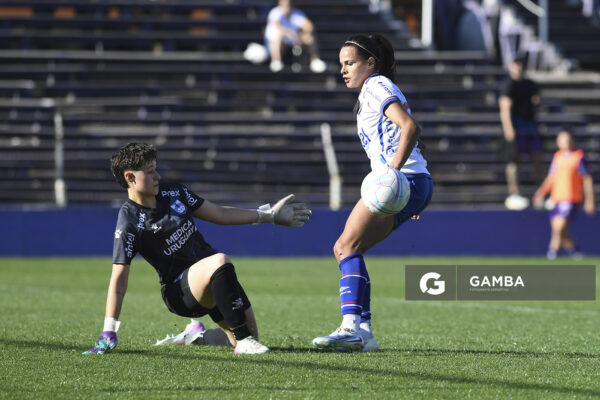 Renata Da Rosa, golera de Defensor Sporting, Campeonato Uruguayo de Fútbol Femenino. Estadio Luis Franzini.