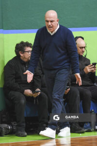 Federico Camiña, director técnico de Biguá, Liga Uruguaya de Básquetbol. Gimnasio de Urunday Universitario.