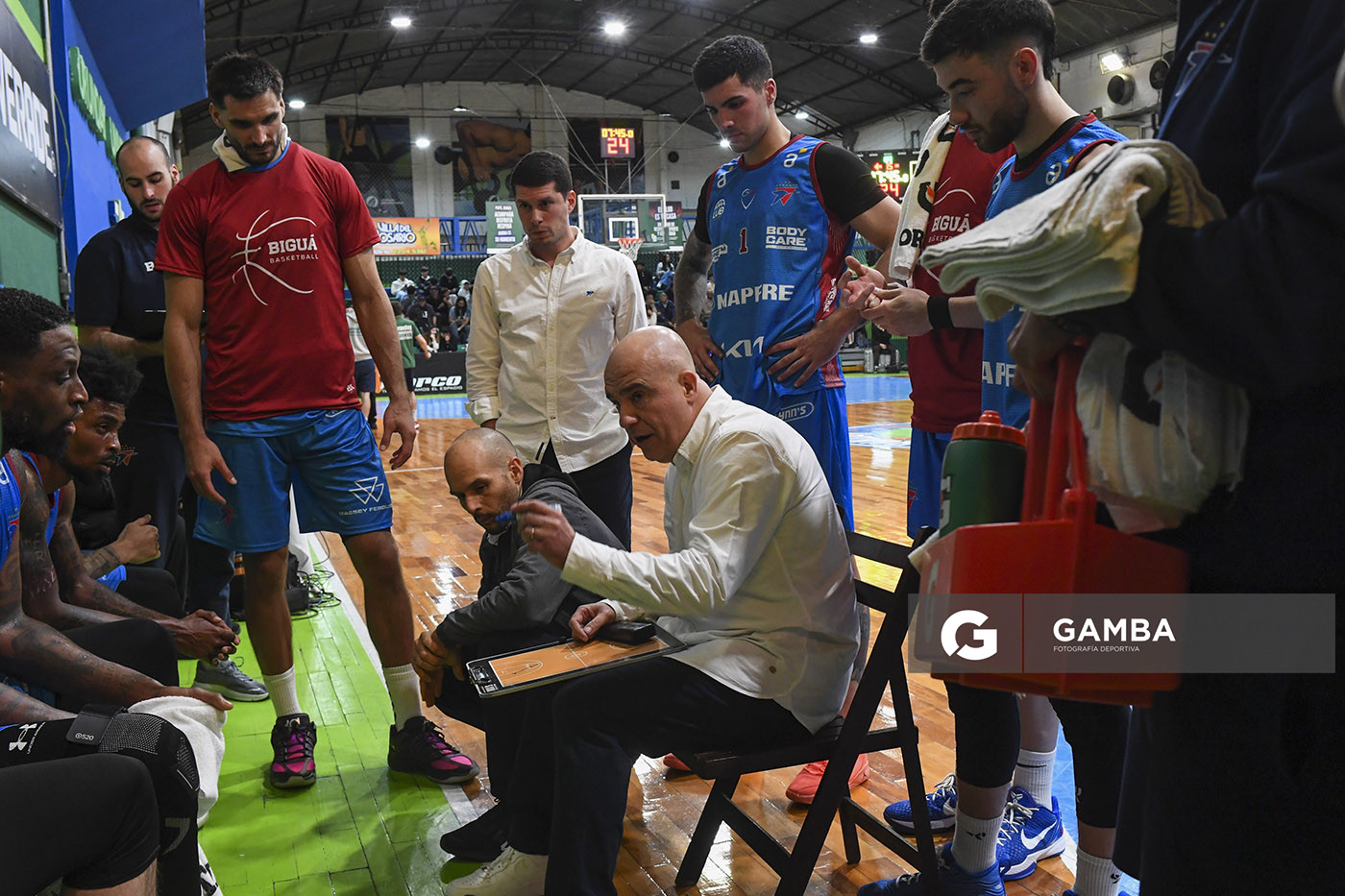 Federico Camiña, director técnico de Biguá, Liga Uruguaya de Básquetbol. Gimnasio de Urunday Universitario.