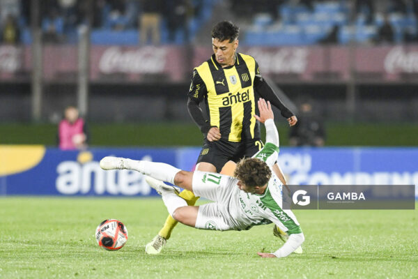 Benjamín Acosta, de Plaza Colonia, Copa AUF Uruguay. Estadio Centenario.