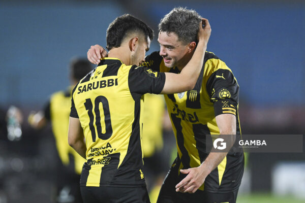 Leonardo Fernández, de Peñarol, Copa AUF Uruguay. Estadio Centenario.
