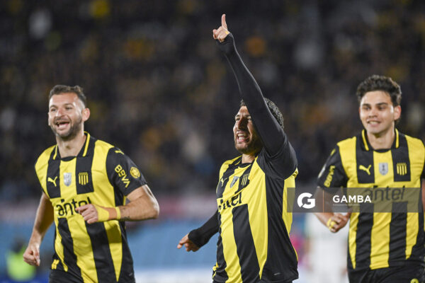 Eric Remedi, de Peñarol, Copa AUF Uruguay. Estadio Centenario.