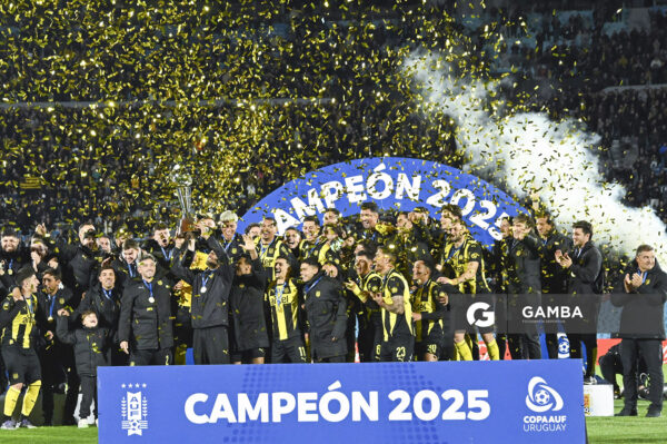 Peñarol Campeón. Copa AUF Uruguay. Estadio Centenario.