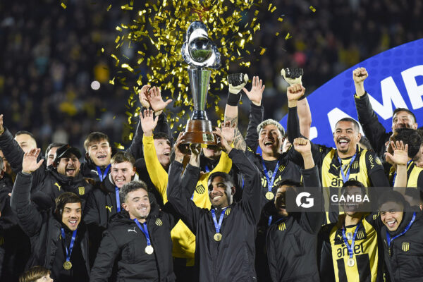 Peñarol Campeón. Copa AUF Uruguay. Estadio Centenario.