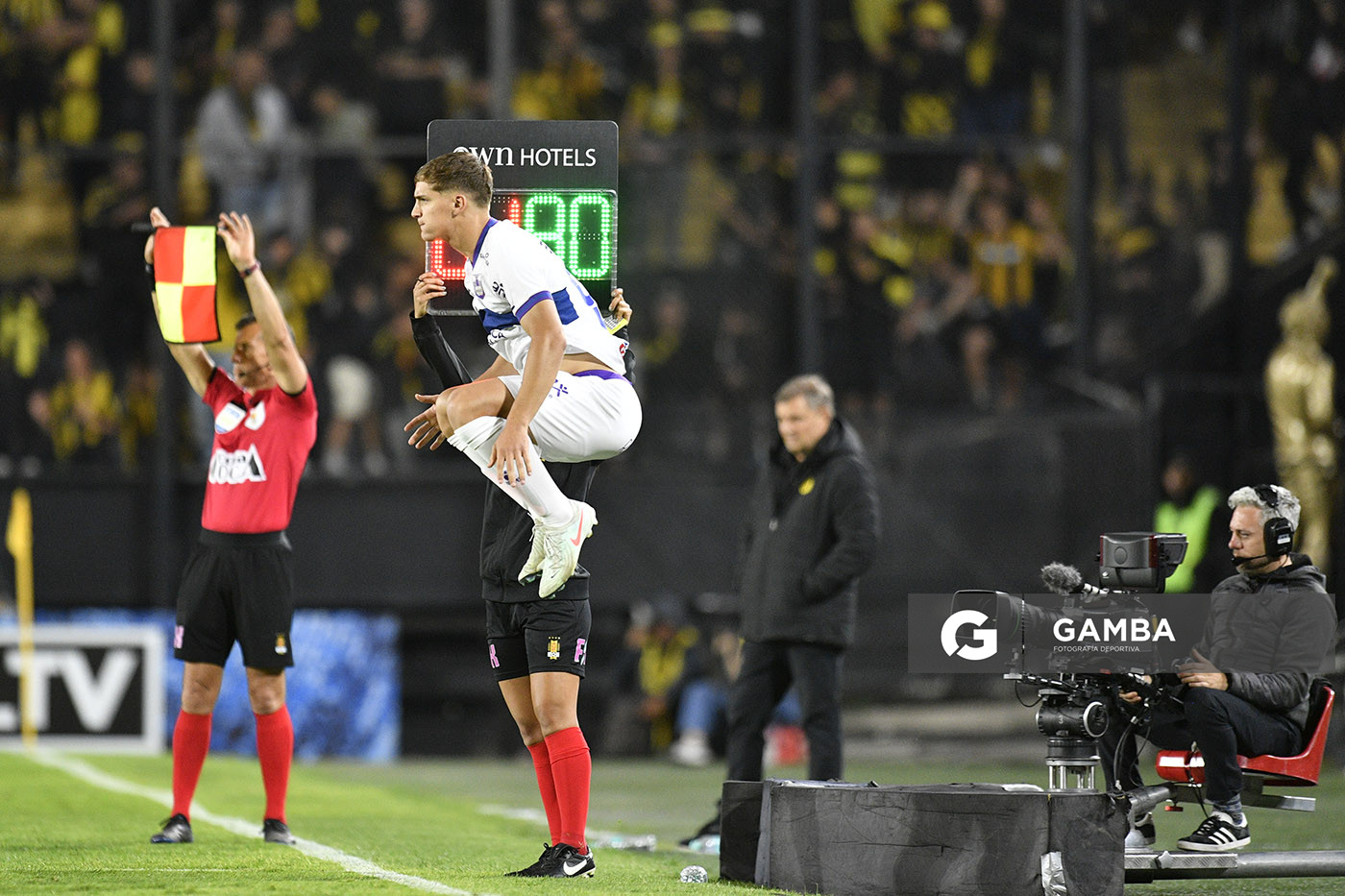 Augusto Cambón, de Defensor Sporting, Torneo Clausura. Estadio Campeón del Siglo.