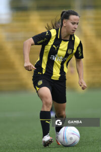 Romina Martínez, de Peñarol, Campeonato Uruguayo de Fútbol Femenino. Estadio José Pedro Damiani.