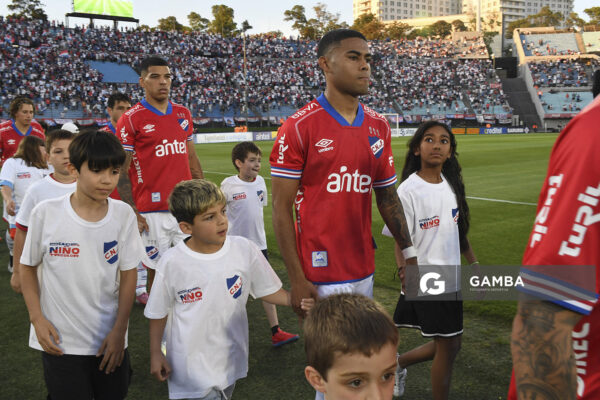 Juan Cruz de los Santos, de Nacional, Torneo Clausura. Estadio Centenario.